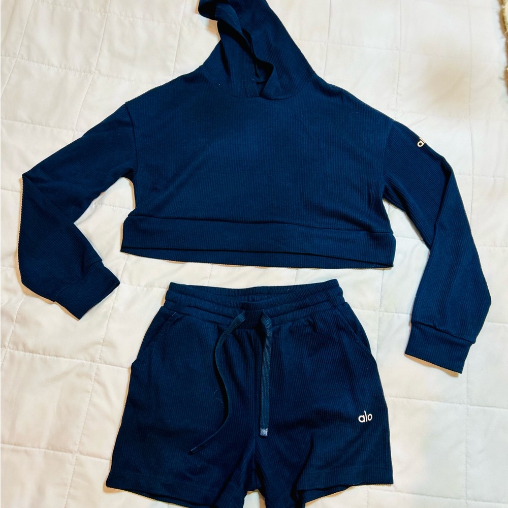 ALO - Matching set: Cropped hoodie and shorts with 3 inch inseam